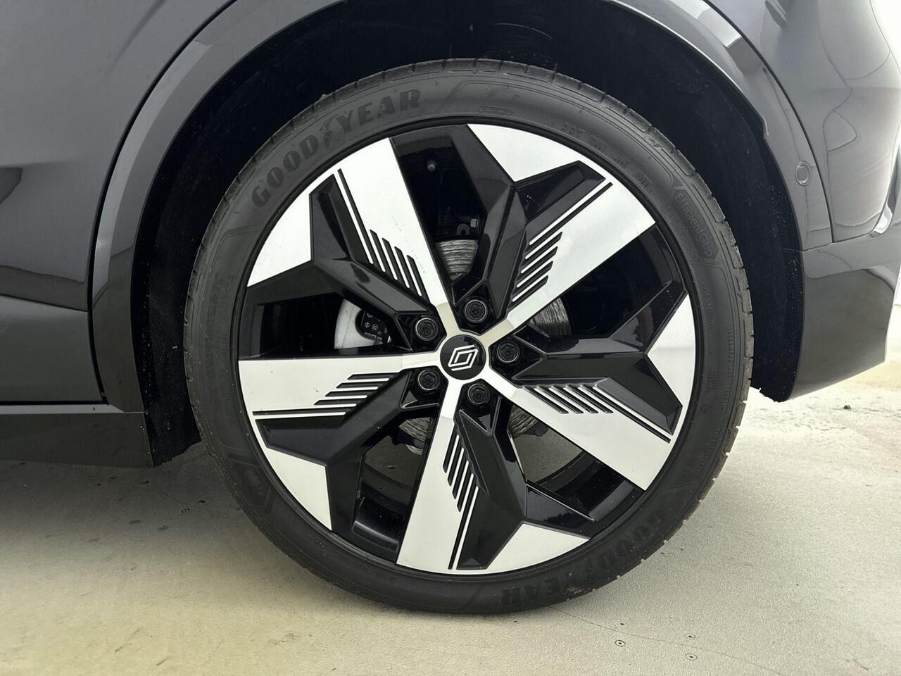 Renault MEGANE E-Tech EV60 Optimum Charge Techno | Navigatie met Google Integratie | Climate Control | Cruise Control Adaptief | Apple Carplay/Android Auto | Harman Kardon Premium Audio | Warmtepomp | Pack Winter | Parkeersensoren incl. Camera |