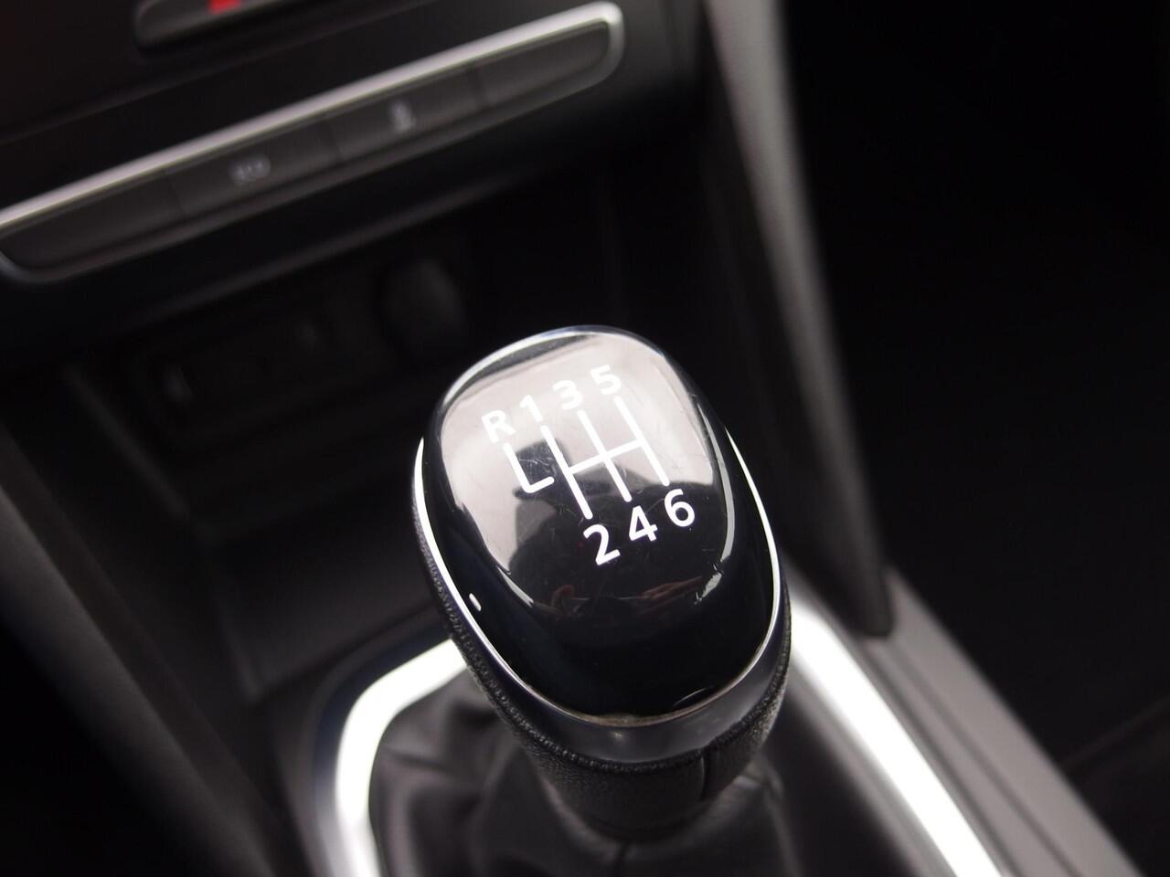 Renault MEGANE Estate 1.3 TCe Zen TREKHAAK / CARPLAY / NAVI / CLIMA / PDC / DAB+ / BLUETOOTH / CRUISE / NL-AUTO