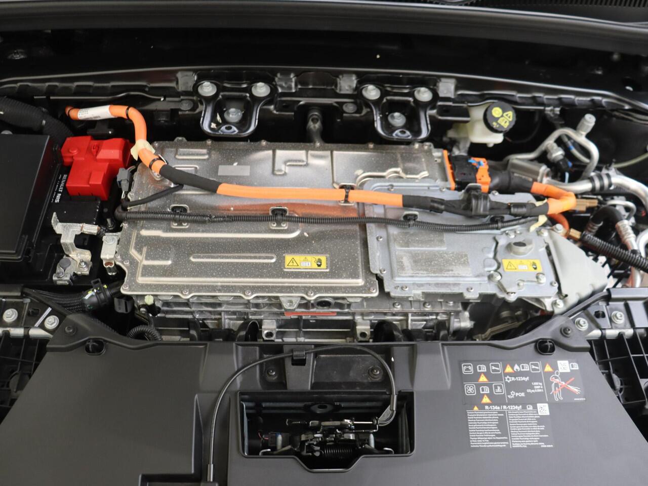 Renault MEGANE E-Tech comfort range techno 60 kWh | Navigatie met Google Integratie | Climate Control | Cruise Control Adaptief | Apple Carplay/Android Auto | Harman Kardon Premium Audio | Warmtepomp | Pack Winter | Parkeersensoren incl. Camera |