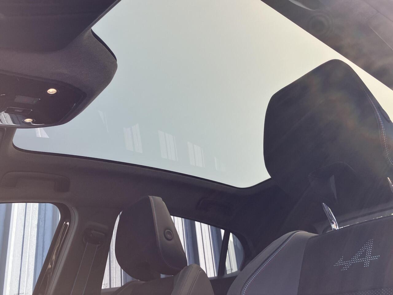 Renault Rafale E-Tech 4x4 plug-in hybrid 300 atelier Alpine 1 KM " NIEUW " / TREKHAAK / SOLAR BAY DAK / PACK VISION / HEAD-UP / ELECTR. VERST. STOELEN / ELECTR. ACHTERKLEP CAMERA 360 / ETC.