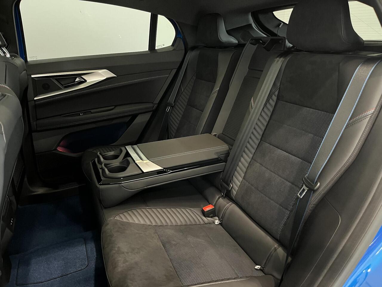 Renault Rafale E-Tech 4x4 Plug-in Hybrid 300 Esprit Alpine | Solarbay | Harman Kardon | Pack Privilège | 6-voudig elektrisch verstelbare voorstoelen | Van: ¤ 62.080,- nu rijklaar voor: ¤ 57.080,-