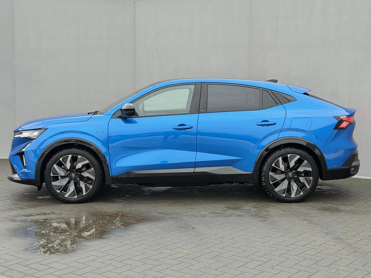 Renault Rafale E-Tech 4x4 plug-in full hybrid 300 esprit Alpine / Fabrieksgarantie tot 04-2027 / PANO / EAER 98 km / Panoramadak variabele transparantie / HUD / Camera 360° / Elektrische klep / Navigatie / Apple Carplay Android / Stuur & stoel en voorruitverwarming / Ad