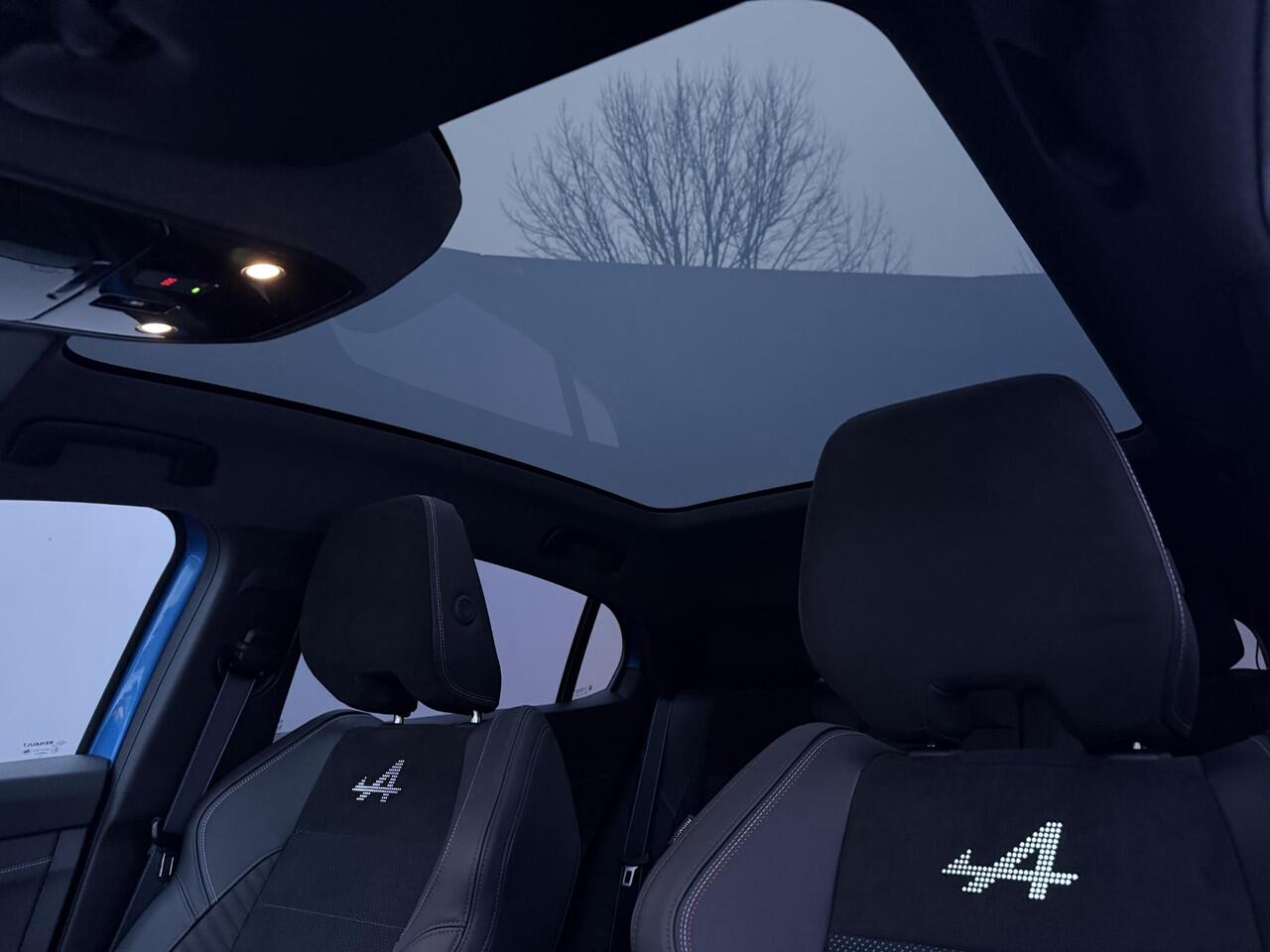 Renault Rafale E-Tech 4x4 plug-in full hybrid 300 esprit Alpine / Fabrieksgarantie tot 04-2027 / PANO / EAER 98 km / Panoramadak variabele transparantie / HUD / Camera 360° / Elektrische klep / Navigatie / Apple Carplay Android / Stuur & stoel en voorruitverwarming / Ad