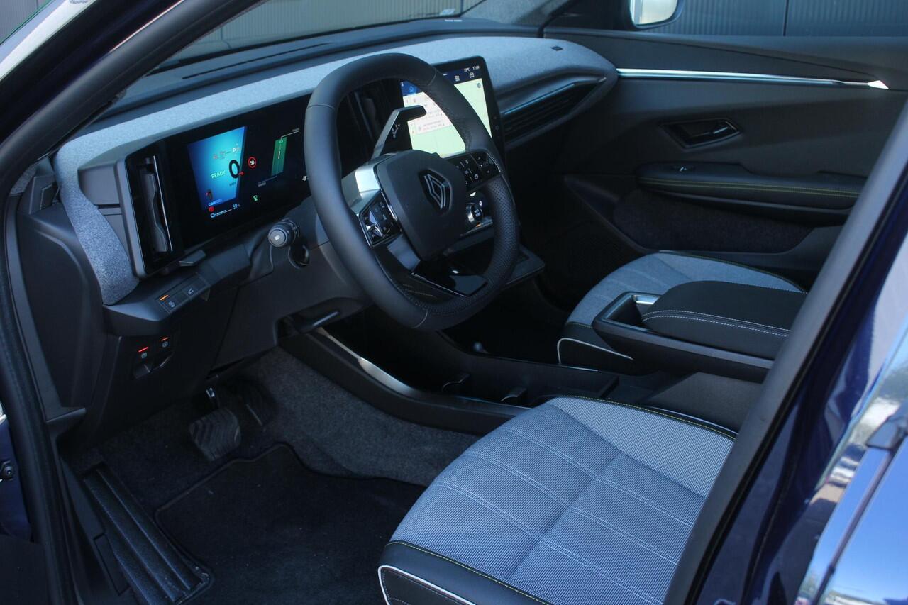 Renault SCENIC E-Tech EV87 220Pk long range Techno | Navigatie Via Google | Apple & Android Carplay | Parkeersensoren Voor & Achter | Achteruitrijcamera | Climate Control | Cruise Control Adaptief | Privacy Glass | Keyless Entry | Solarbay Panorama Dak |