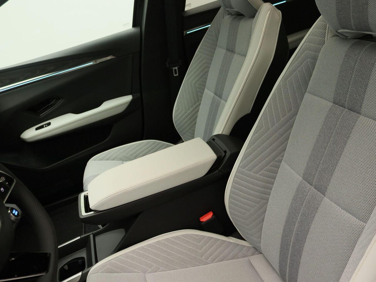 Renault SCENIC E-Tech V87 220 pk long range Iconic | Demo | Pack Augmented Vision | Solarbay elektrochromatisch panoramisch dak | Metaalkleur |