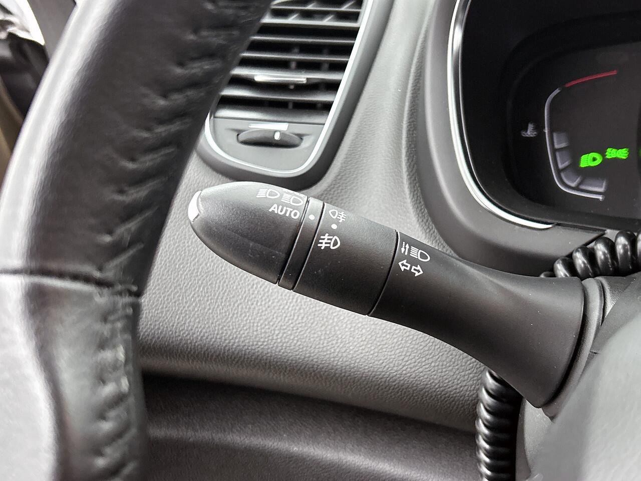 Renault SCENIC 1.3 TCe Limited Direct leverbaar! Dakkoffer voor opvouwbare rolstoel (chairtopper) en linker gaspedaal