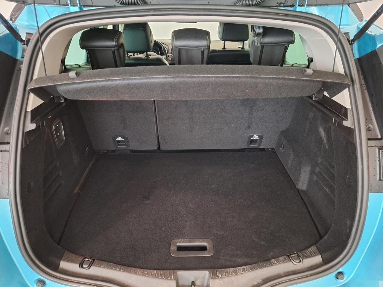 Renault SCENIC 1.3 TCe 140 EDC Intens | Navigatie | Climate Control | Cruise Control | Dodehoek Detectie | Parkeersensoren voor, achter en achteruitrijcamera | Apple Carplay/Android Auto