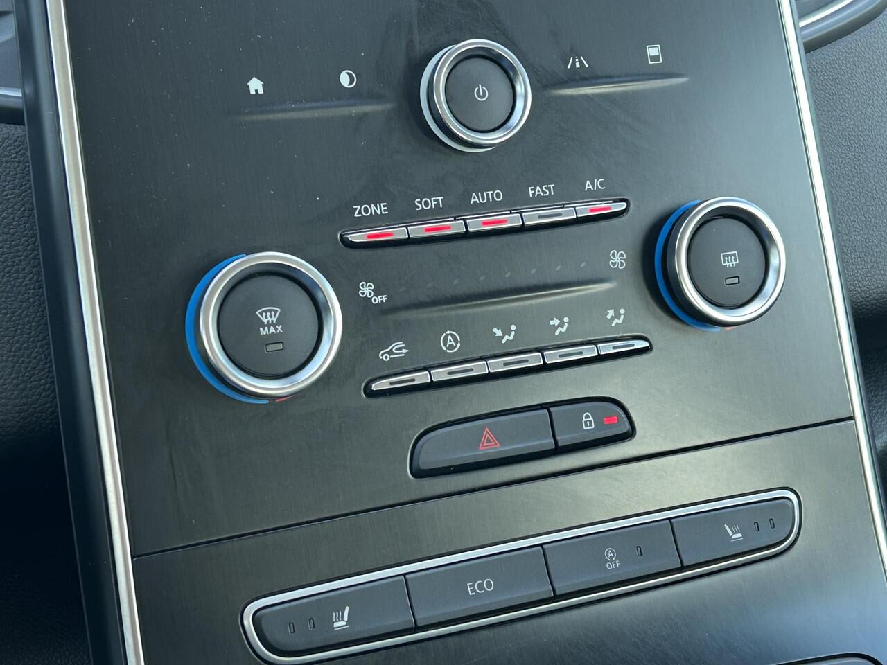 Renault SCENIC 1.3 TCe Limited Automaat / 1.800 kg trekgewicht / Apple carplay / Android auto / Stoelverwarming / Cruise control / Climate control / Parkeersensoren voor en achter /