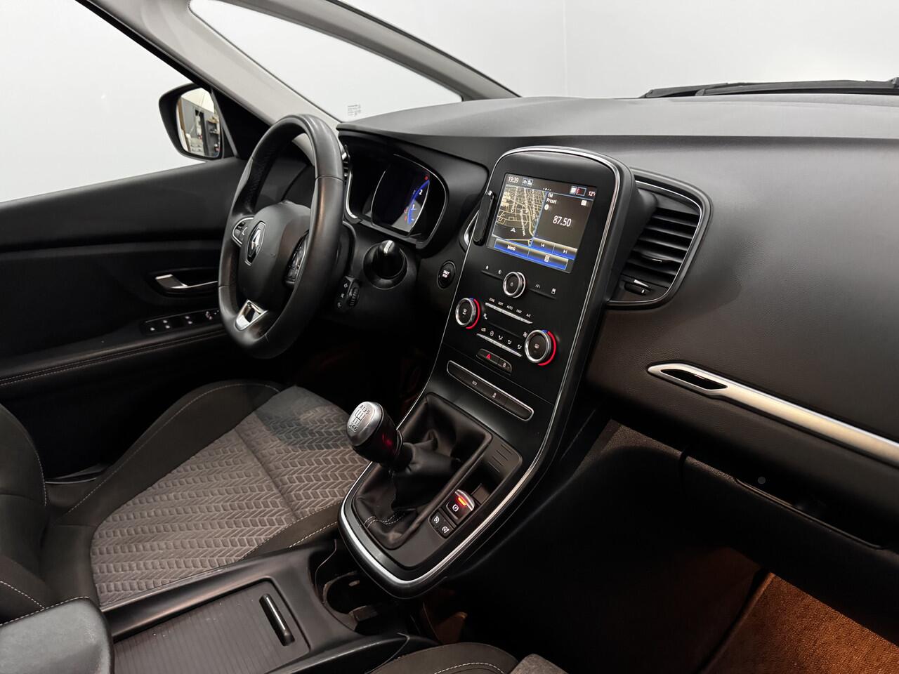 Renault SCENIC 1.3 TCe Intens Clima, Camera, Navi, Keyless start, Cruise control, A start stop, Virtual desk