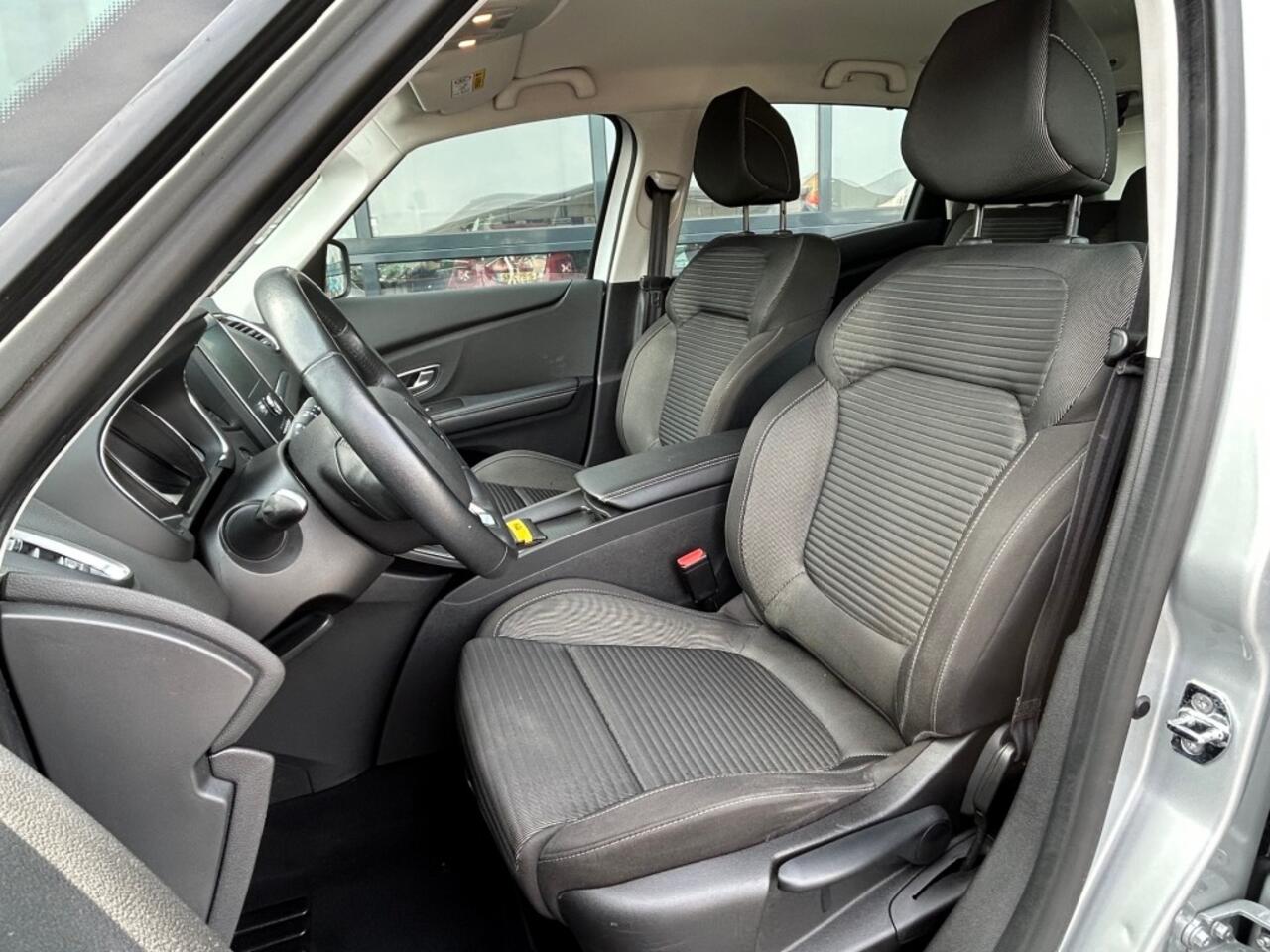 Renault SCENIC 1.3 TCe Limited 140 pk Trekhaak Camera 1.800 kg Geremd