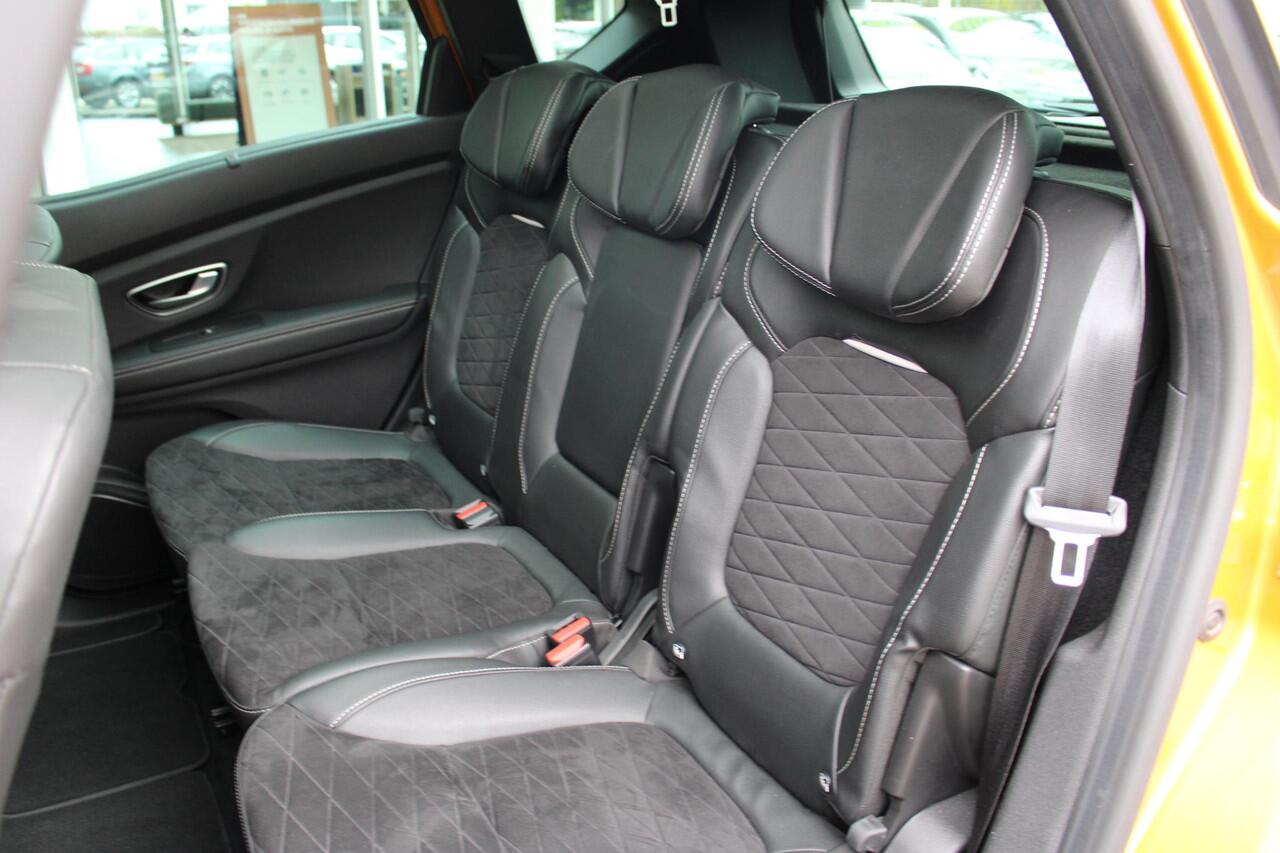 Renault SCENIC 1.3 TCe Black Edition | Panoramadak | Camera | Head up display | BOSE |