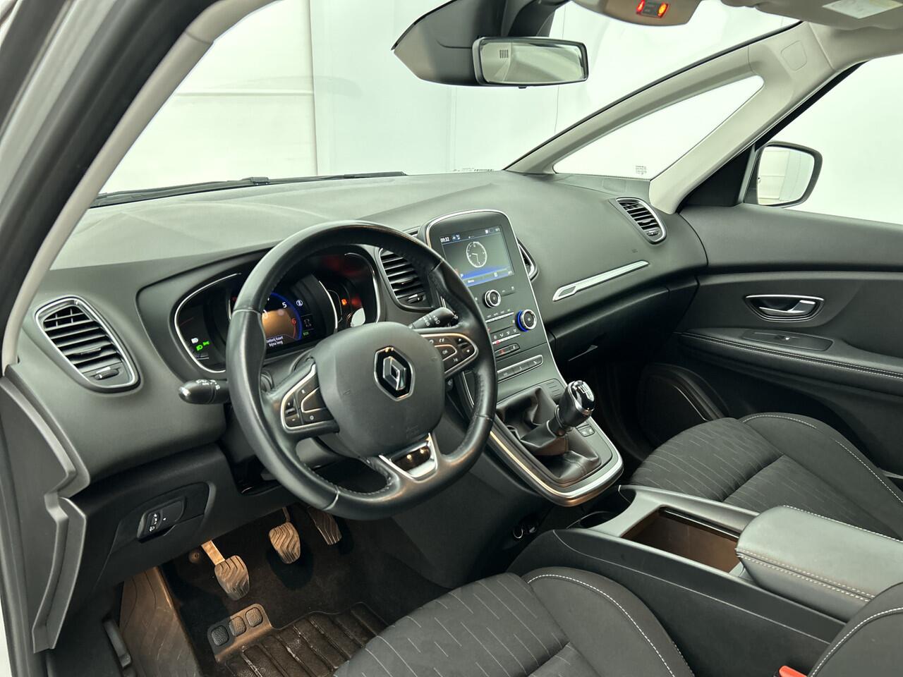 Renault SCENIC 1.3 TCe Limited / CAMERA / NAVI / Park. sensoren V+A / Stoelverwarming