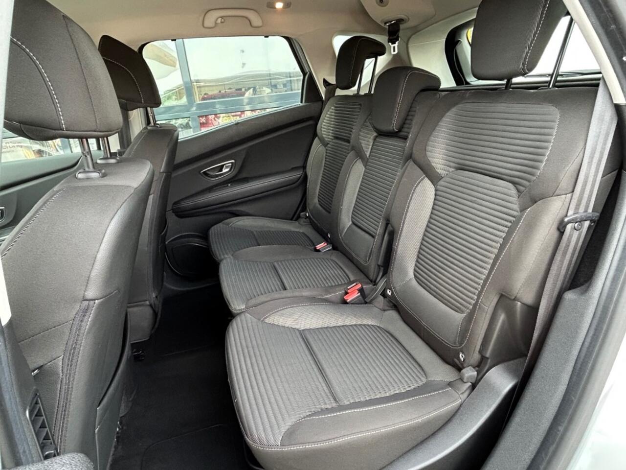 Renault SCENIC 1.3 TCe Limited 140 pk Trekhaak Camera 1.800 kg Geremd