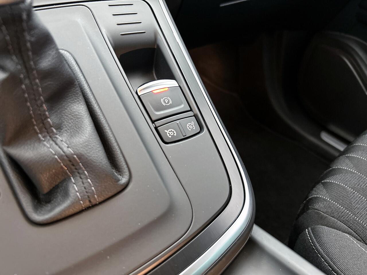 Renault SCENIC 1.3 TCe Limited Direct leverbaar! Dakkoffer voor opvouwbare rolstoel (chairtopper) en linker gaspedaal