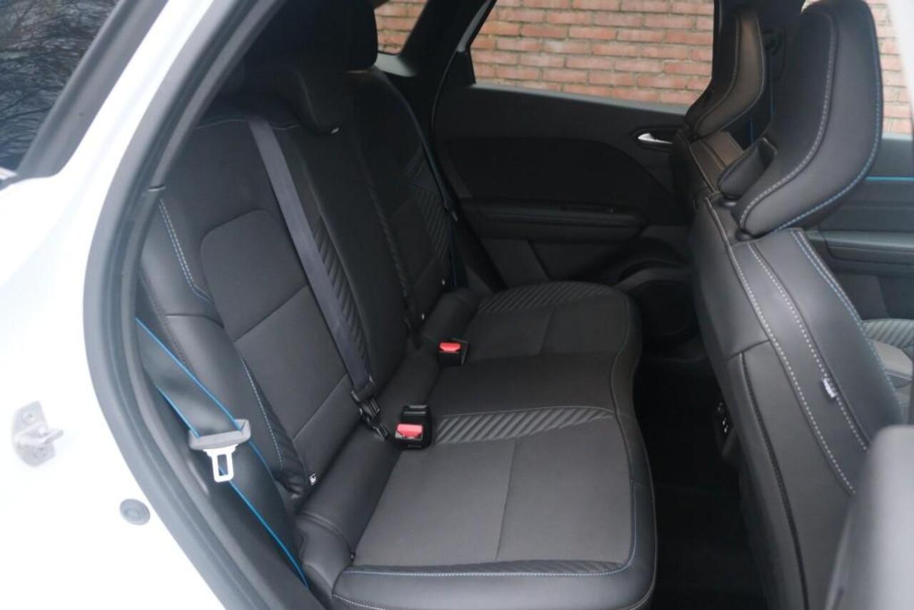 Renault Symbioz 1.6 E-Tech full hybrid 145 esprit Alpine | Navi | App Connect | Climate | Adaptive Cruise | Camera | PDC | Winter Pakket