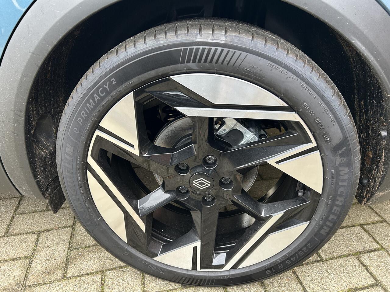 Renault Symbioz 1.6 E-Tech full hybrid 145 iconic/Panorama Dak/ Harman Kardon audio