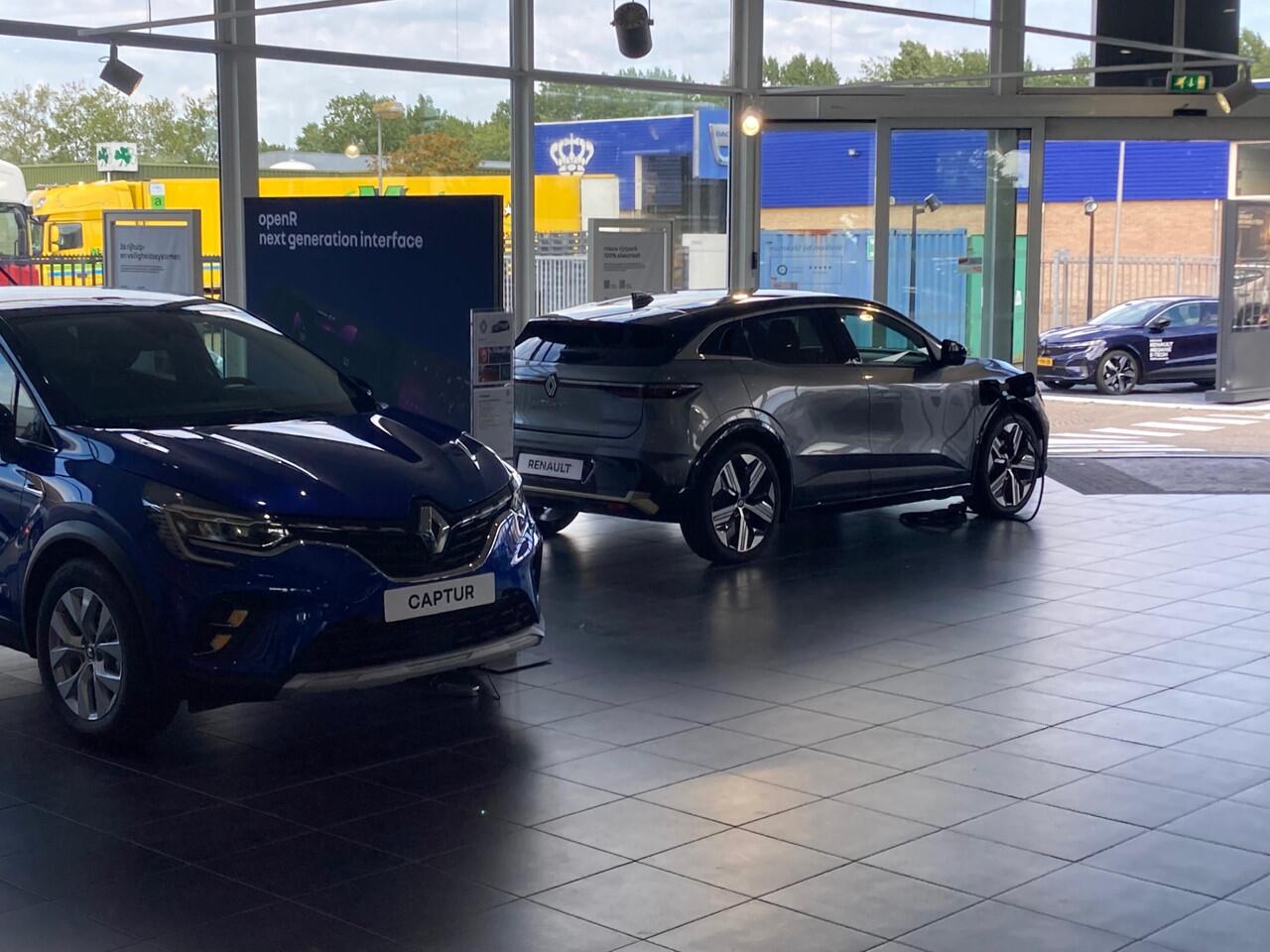 Renault Symbioz 1.6 E-Tech hybrid 145 iconic | Stoel electrisch | Harman Kardon | Adaptive Cruise | Navigatie | Demonstratieauto, bel voor beschikbaarheid ! |