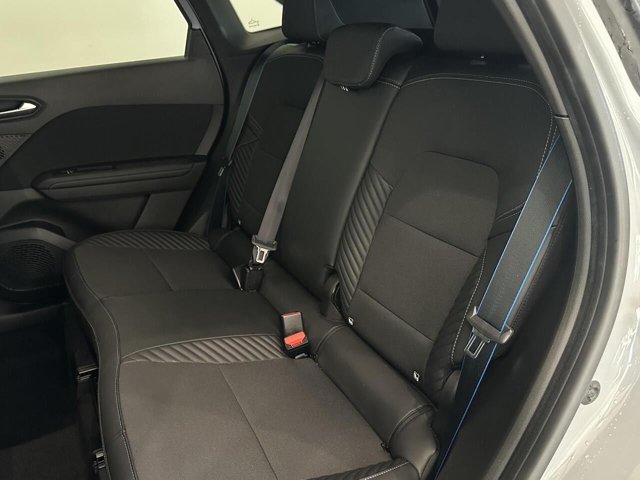 Renault Symbioz 1.6 E-Tech Full Hybrid 145 Esprit Alpine | Stoel- en stuurverwarming | Apple Carplay/Android Auto | Parkeersensoren voor, achter en achteruitrijcamera