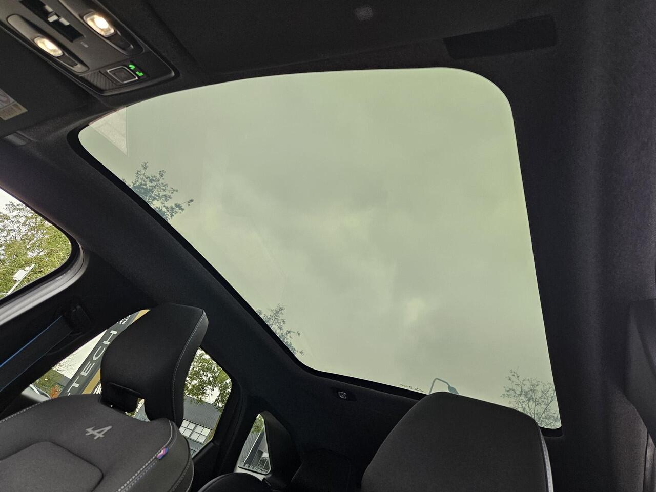 Renault Symbioz 1.8 E-Tech full hybrid 160 esprit Alpine / Harman Kardon Audio / Solarbay Panoramadak / Adaptief Cruise Control / 360 Graden Camera / Elektrische Stoelen / Elektrische Achterklep / Google Navigatie / Stoel & Stuurverwarming / Voorruit Verwarming /