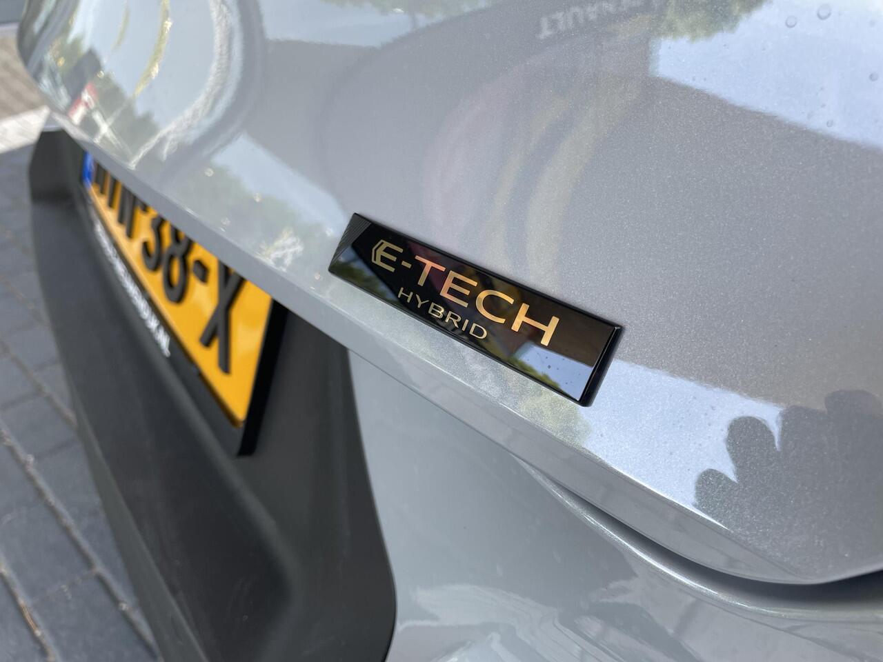 Renault Symbioz 1.8 E-Tech techno Full Hybrid E-Tech 160 / Demo Hillegom / all-seasonbanden met snow mode / pack driving & comfort /