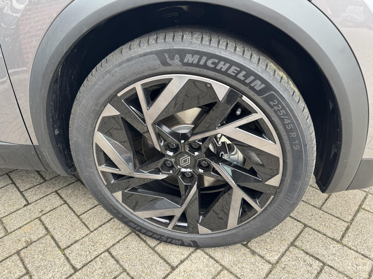 Renault Symbioz 1.6 E-Tech full hybrid 145 esprit Alpine PANODAK/ HARMAN EN KARDON/ADAPTIEVE CRUIS CONTROL