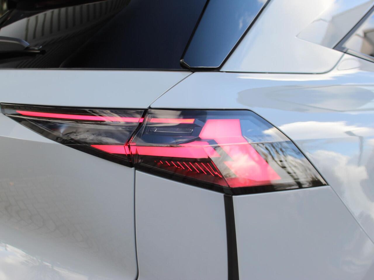 Renault Symbioz 1.8 E-Tech Full Hybrid 160 esprit Alpine AUTOMAAT / NIEUW / ¤4.000 VOORDEEL / 10,4'' NAVI / 10,25'' DASHBOARD / 360° CAMERA / PDC 360 / ADAPT. CRUISE / STUURV. / BLINDSPOT / E.L. KLEP / PRIVACY GLASS / DAB / APPLE CARPLAY / ANDROID AUTO / 19'' LMV