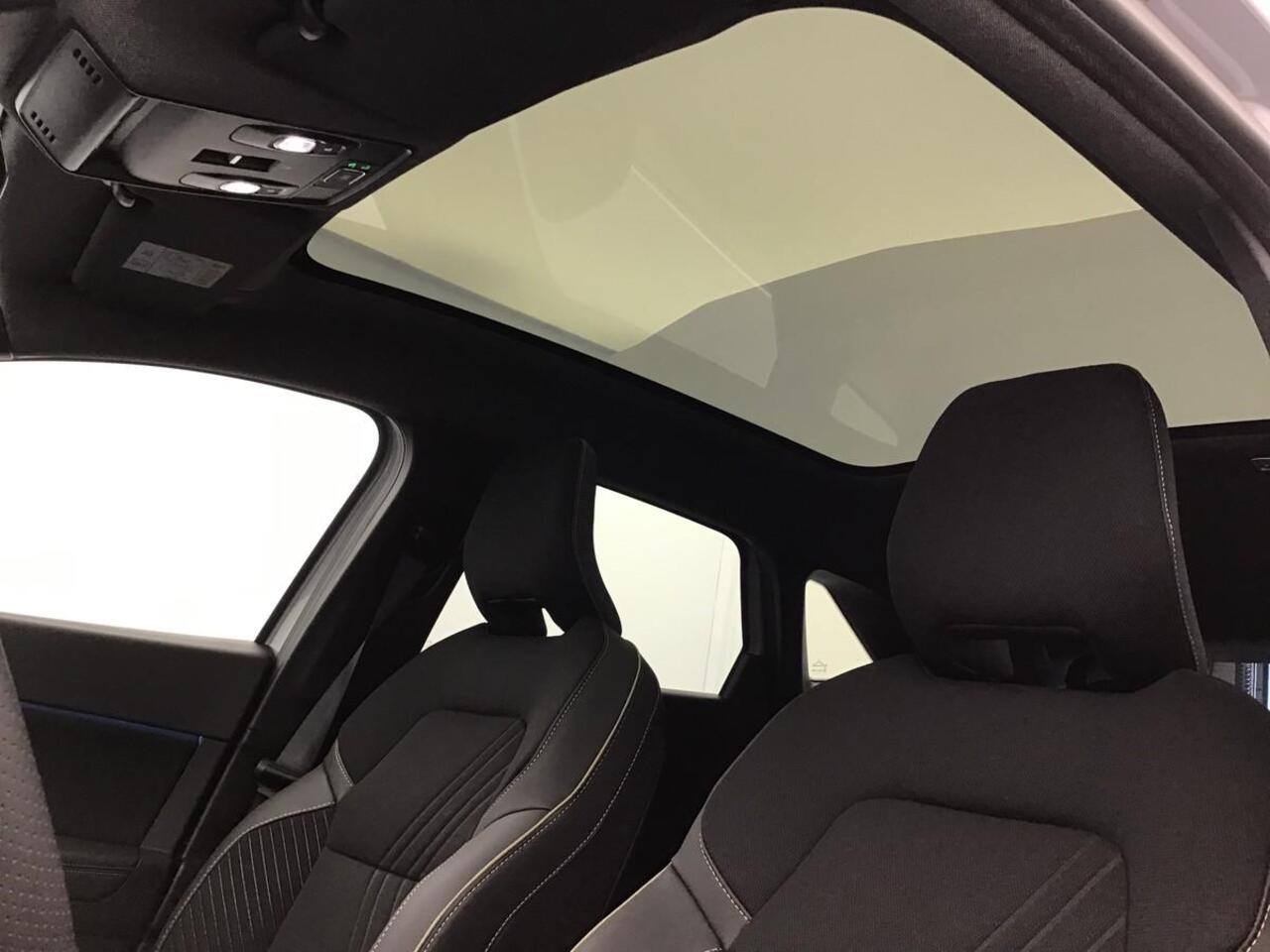 Renault Symbioz 1.6 E-Tech full hybrid 145 iconic PACK LIGHT & SOUND (SOLARBAY GLAZEN DAK/HARMAN KARDON) 360GR. CAMERA/ PACK WINTER (VERWARBARE STOELEN, STUUR EN VOORRUIT) / ETC... FULL OPTIONS! RIJKLAAR!