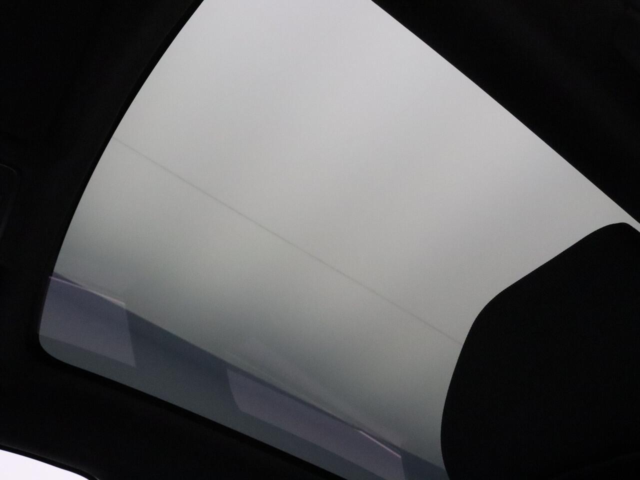 Renault Symbioz 145pk E-Tech full hybrid iconic Automaat Harman Kardon | Adapt. Cruise | Parkeersens. v+a | Stoel-/stuur-/voorruitverw. | Panoramadak