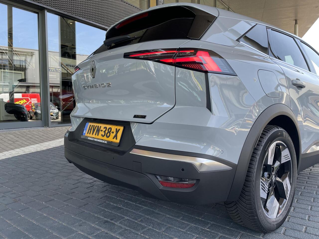 Renault Symbioz 1.8 E-Tech techno Full Hybrid E-Tech 160 / Demo Hillegom / all-seasonbanden met snow mode / pack driving & comfort /