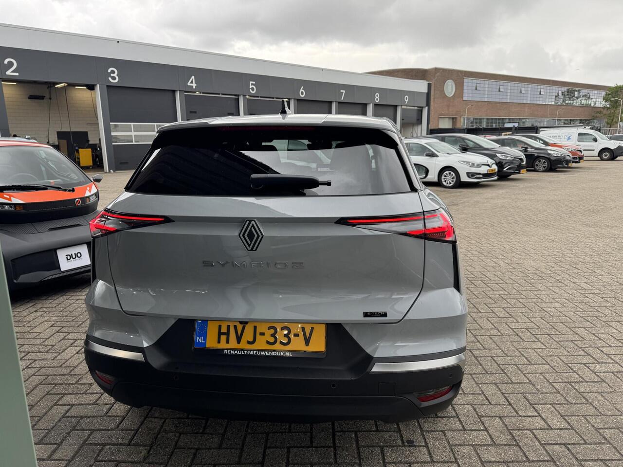 Renault Symbioz 1.8 E-Tech full hybrid 160 techno / STOELVERWARMING / NAVIGATIE / CLIMATE CONTROLE /