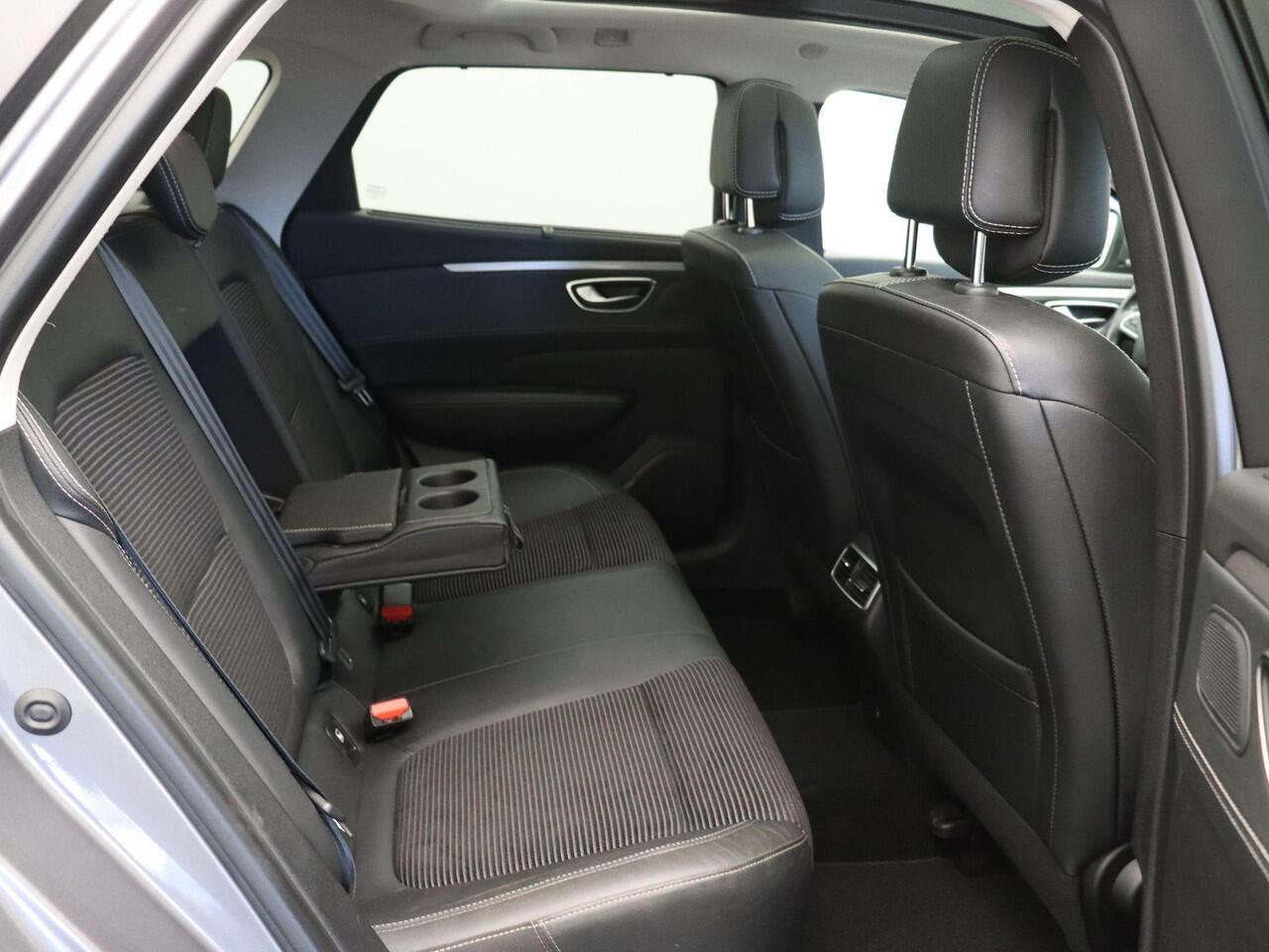 Renault TALISMAN Estate 160pk TCe Business Intens | Panorama dak | Elektrische achterklep | Achteruitrijcamera | Parkeersensoren voor en achter | Navigatie |