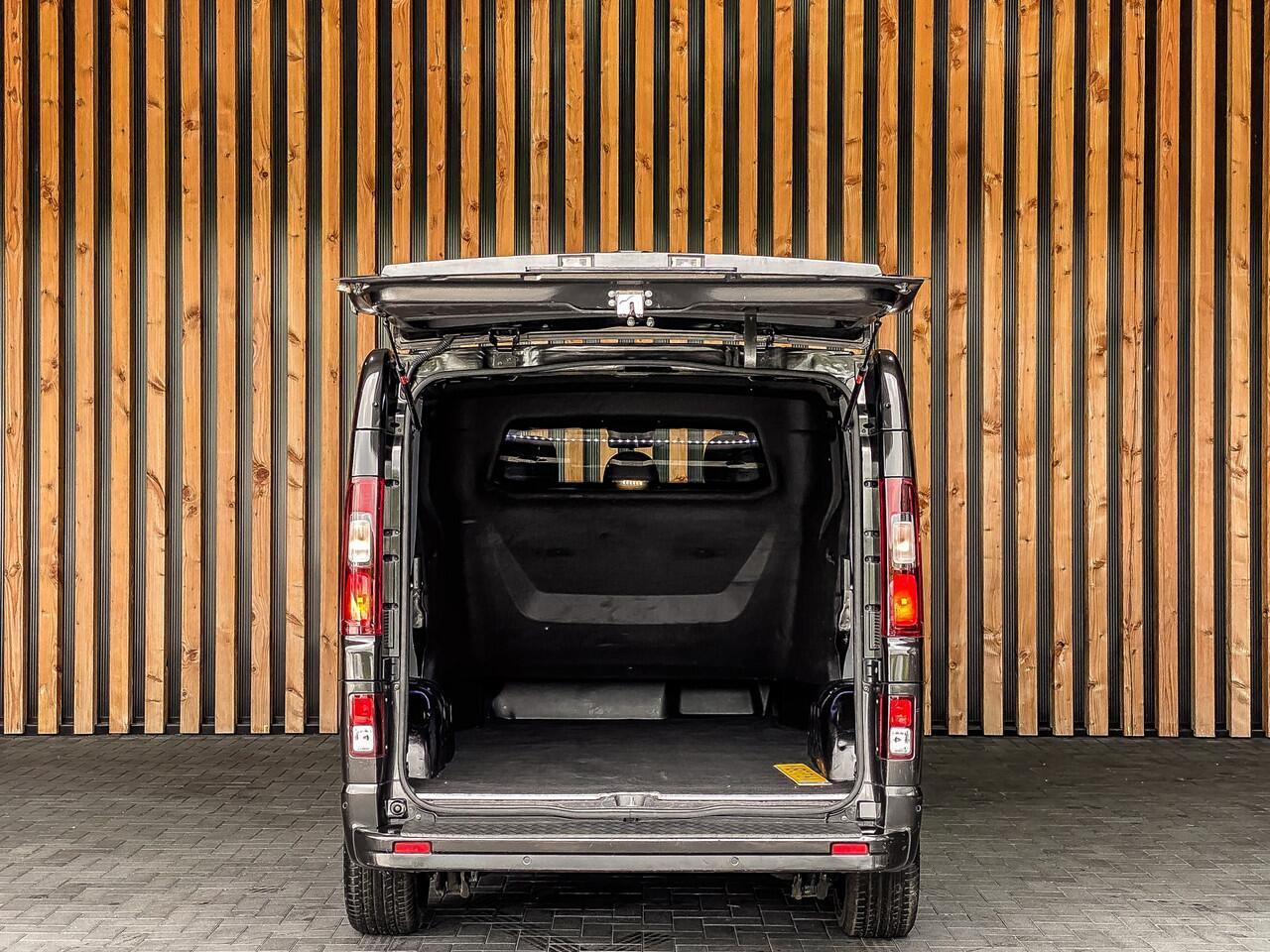 Renault TRAFIC 2.0 dCi 150PK Automaat Dubbele Cabine Luxe L2H1 | CAMERA | CRUISE | NAVI | COMFORTSTOELEN | ACHTERKLEP |