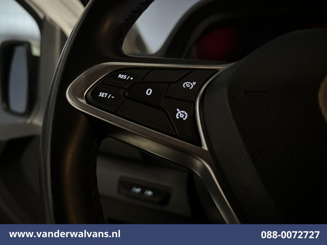 Renault TRAFIC 2.0 dCi 131pk L1H1 Euro6 Airco | LED | Navigatie | LM velgen | Cruisecontrol | 2500kg Trekhaak Parkeersensoren, Sidebars, Bijrijdersbank