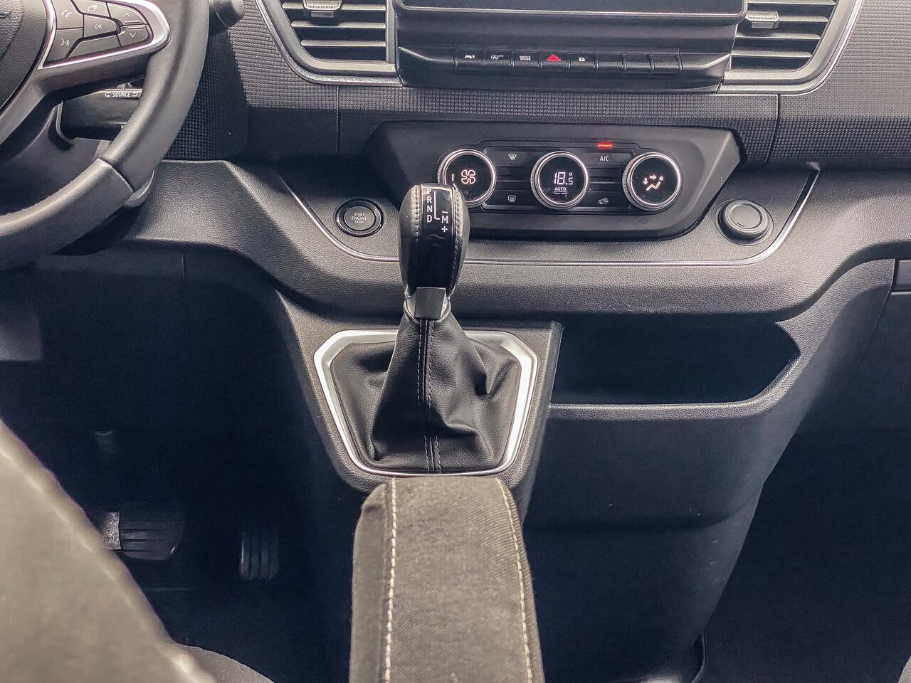 Renault TRAFIC 2.0 dCi 150PK Automaat Dubbele Cabine Luxe L2H1 | CAMERA | CRUISE | NAVI | COMFORTSTOELEN | ACHTERKLEP |