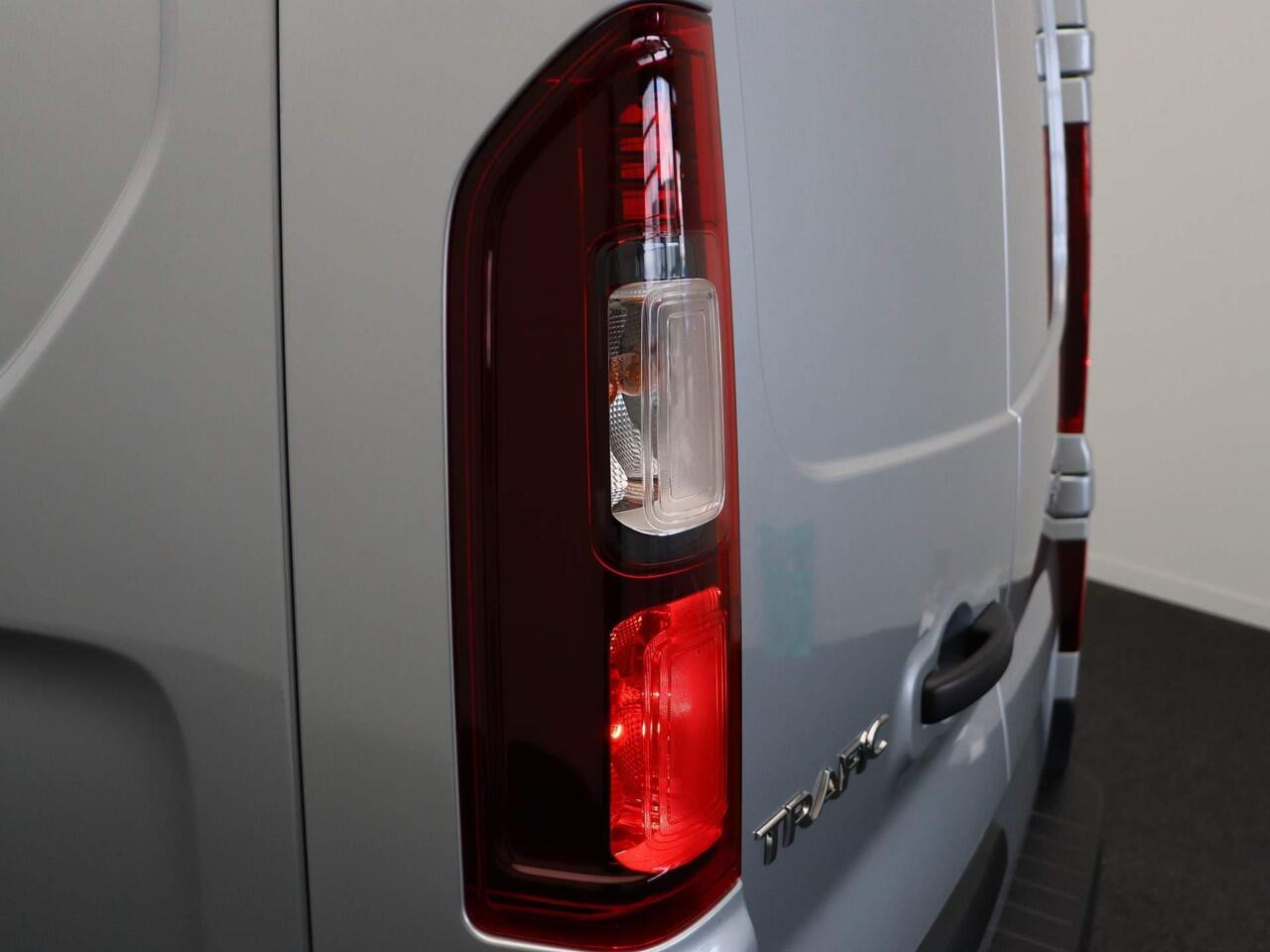 Renault TRAFIC 2.0 Blue dCi 150 EDC T30 L2H1 Advance | Trekhaak | Laadruimtepakket | Achteruitrijcamera | Vierseizoenbanden |