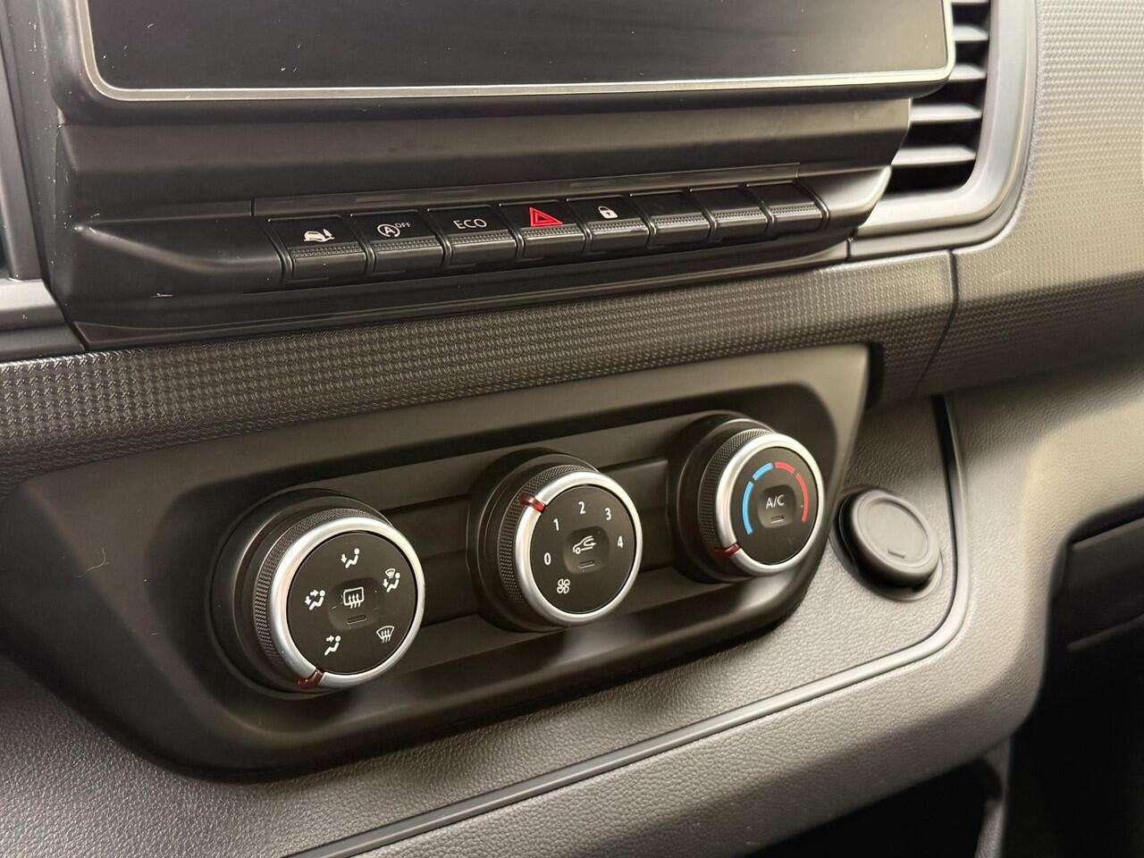 Renault TRAFIC 2.0 dCi 130 T30 L2H1 Work Edition | Trekhaak | DUBBELE SCHUIFDEUR |Navigatie | LED | DAB | Airco | Apple Carplay & Android Auto | Parkeersensoren | Cruise Control |