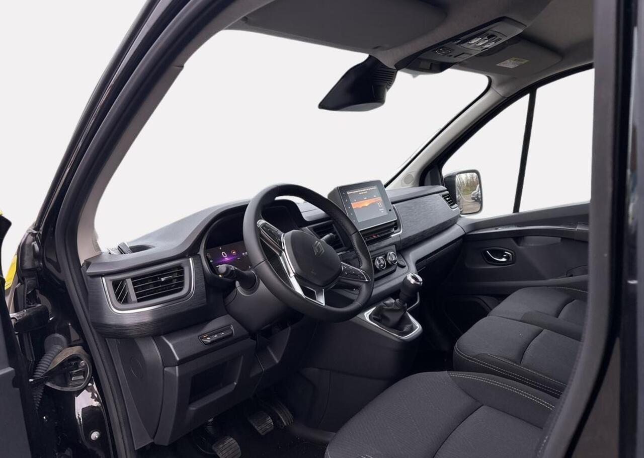 Renault TRAFIC 2.0 Blue dC1 150 T30 L2H1 Extra -Reservewiel / Alarm / 17\" lichtmetalen velgen 'Avens Noir Diamantée' in aluminium en zwart,Houten laadvloer