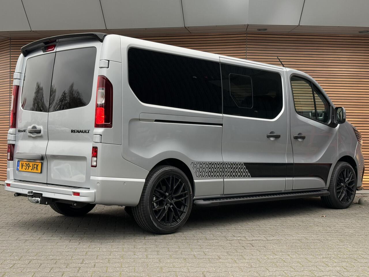 Renault TRAFIC 2.0 dCi 170 L2H1 DC Black-Style Vol ! Sidebars / 19 "lm velg / Spoilers / Camera enz enz
