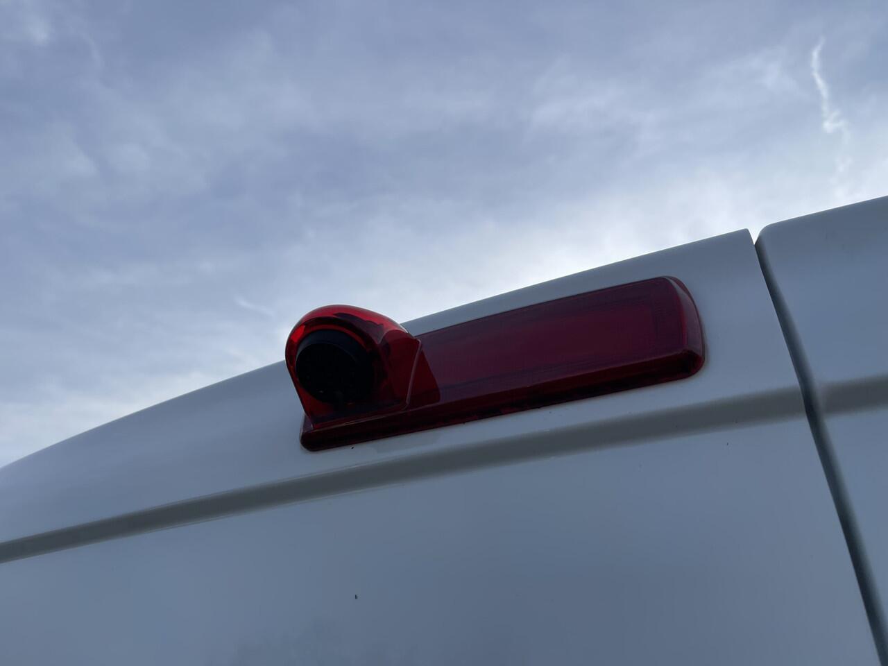 Renault TRAFIC 2.0 dCi 120pk T29 L2H1 Comfort / vaste prijs rijklaar ¤ 19.950 ex btw / lease vanaf ¤ 375 / 17 inch velgen / trekhaak / airco / cruise / camera / navi / euro 6 diesel