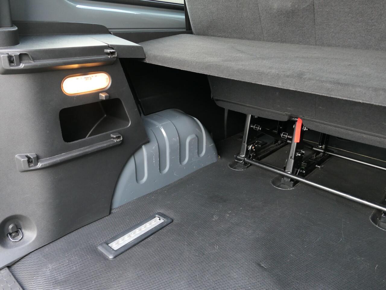 Renault TRAFIC Passenger 9 persoons! - INCL.BTW/BPM - 150pk - Trekhaak - Sidebars - Allseasons - Navi - Sensor V+A