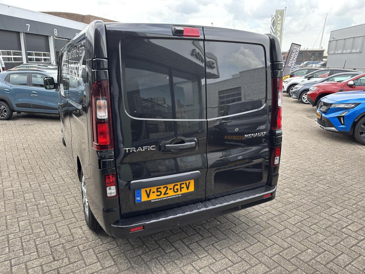 Renault TRAFIC E-Tech T29 L2H1 Advance 52 kWh / KEYLESS ENTRY / CLIMATE CONTROL / NAVIGATIE INCL. APPLE & ANDROIDCARPLAY / 22Kw BOORDLADER / SENSOREN EN CAMERA