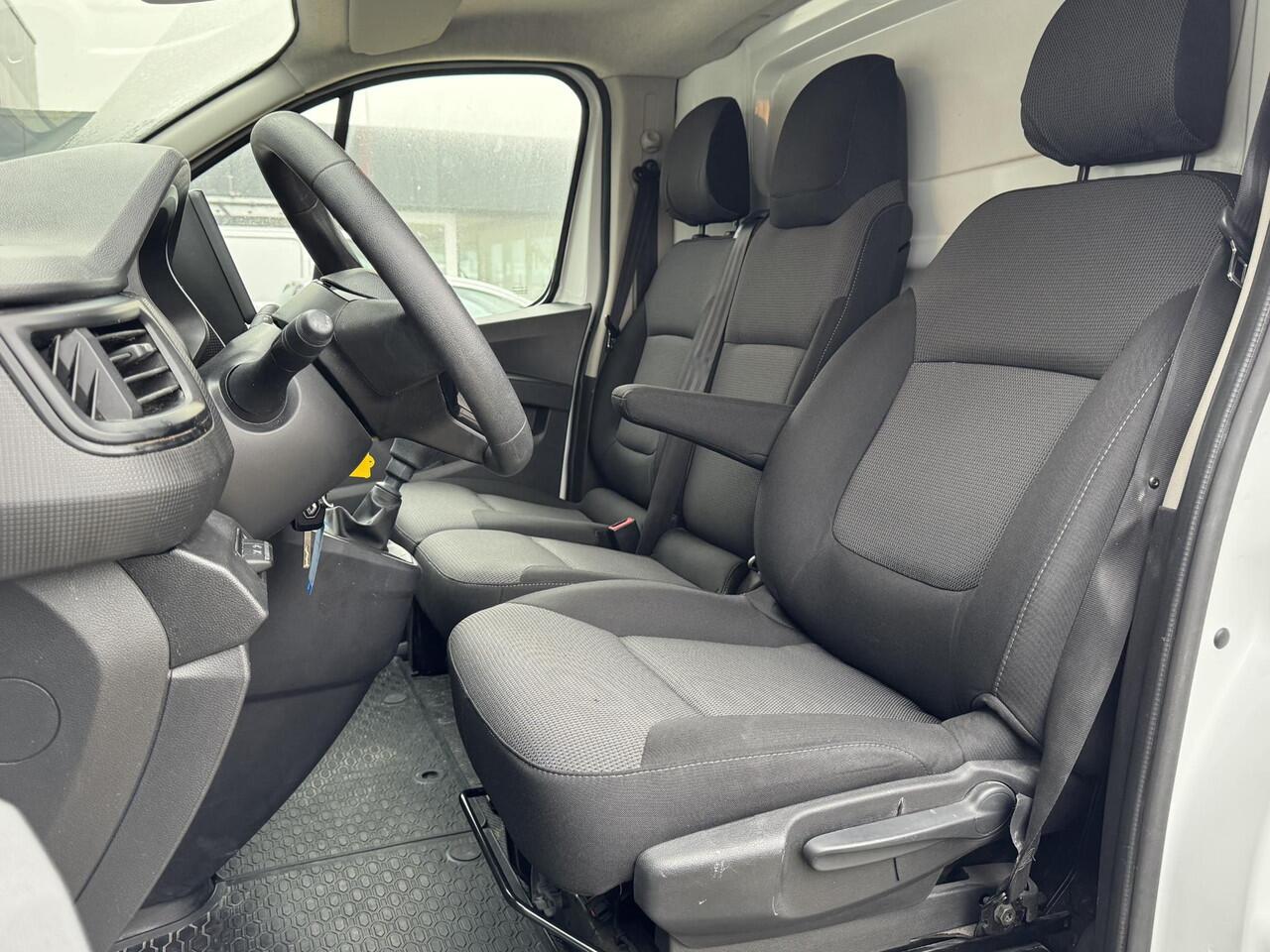 Renault TRAFIC 2.0 dCi 110 T30 L2H1 Comfort | Camera | Navi | Cruise | Carplay | Parkeersensor achter | Airco | ( Vesteging - Vianen )