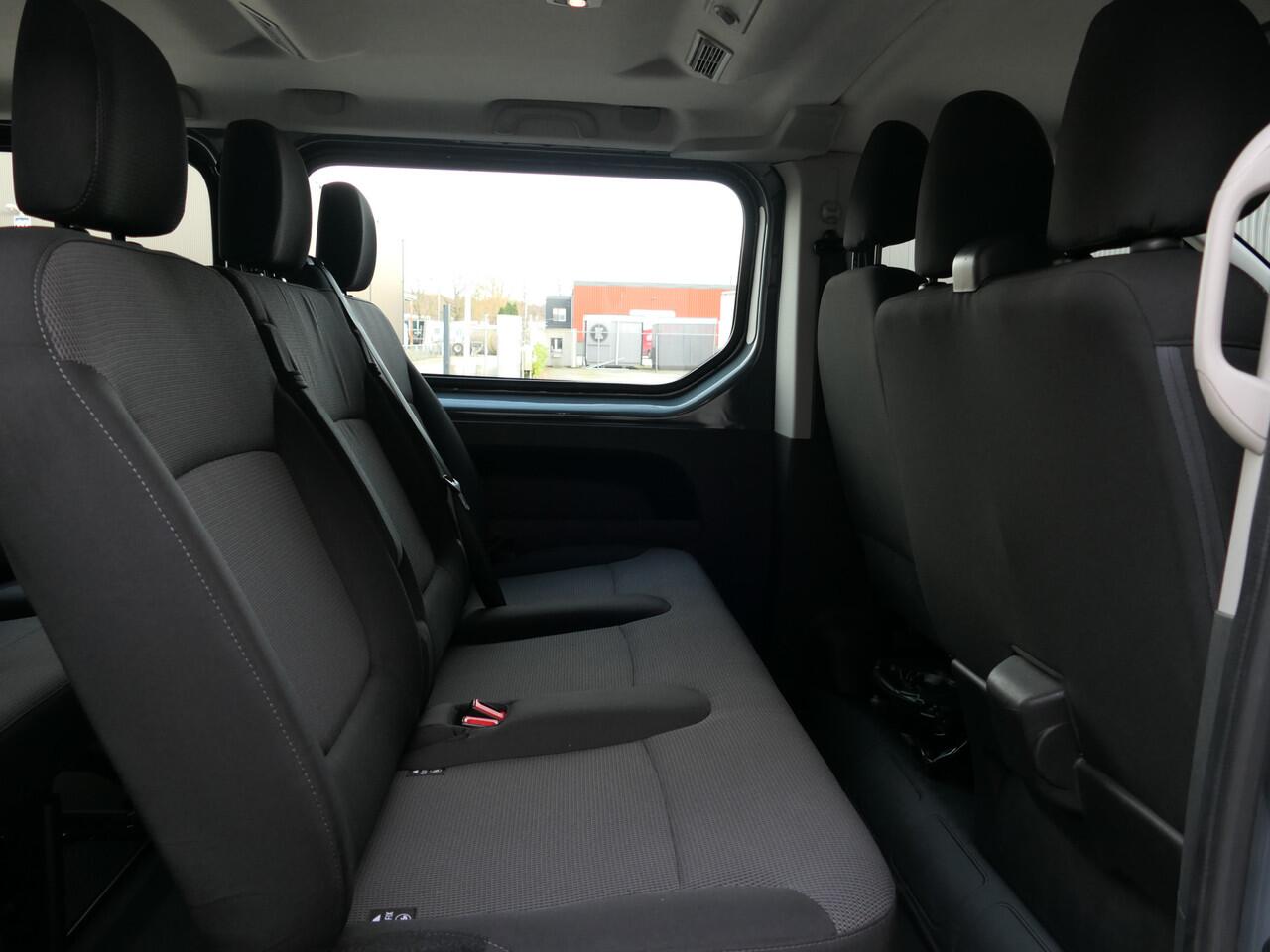 Renault TRAFIC Passenger 9 persoons! - INCL.BTW/BPM - 150pk - Trekhaak - Sidebars - Allseasons - Navi - Sensor V+A