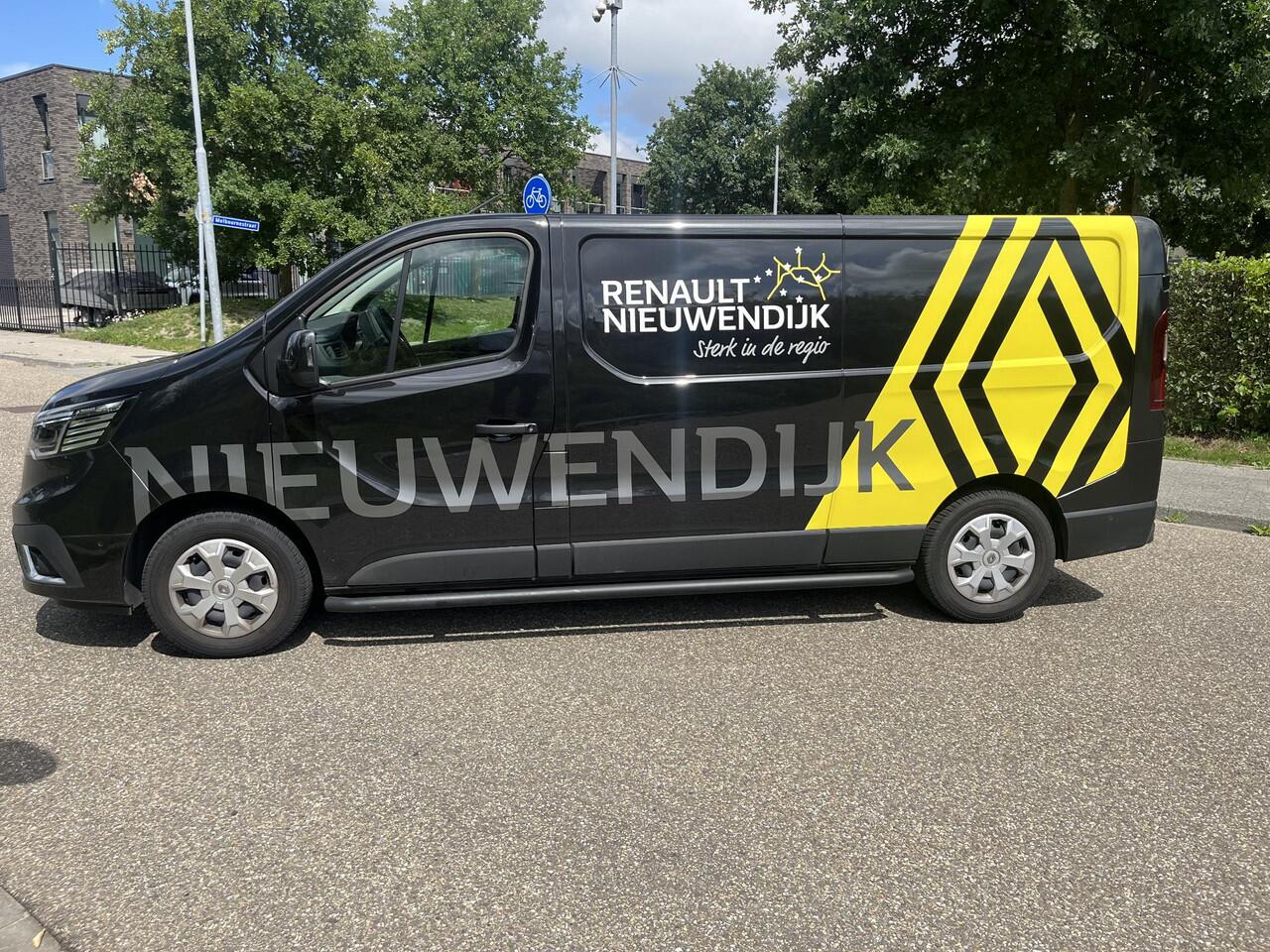 Renault TRAFIC 2.0 dCi 130 T30 L2H1 Work Edition / Demo Amsterdam West / PACK PARKING / EASY LINK NAVIGATIESYSTEEM / LED VERLICHTING IN LAADRUIMTE / VIERSEIZOENBANDEN /