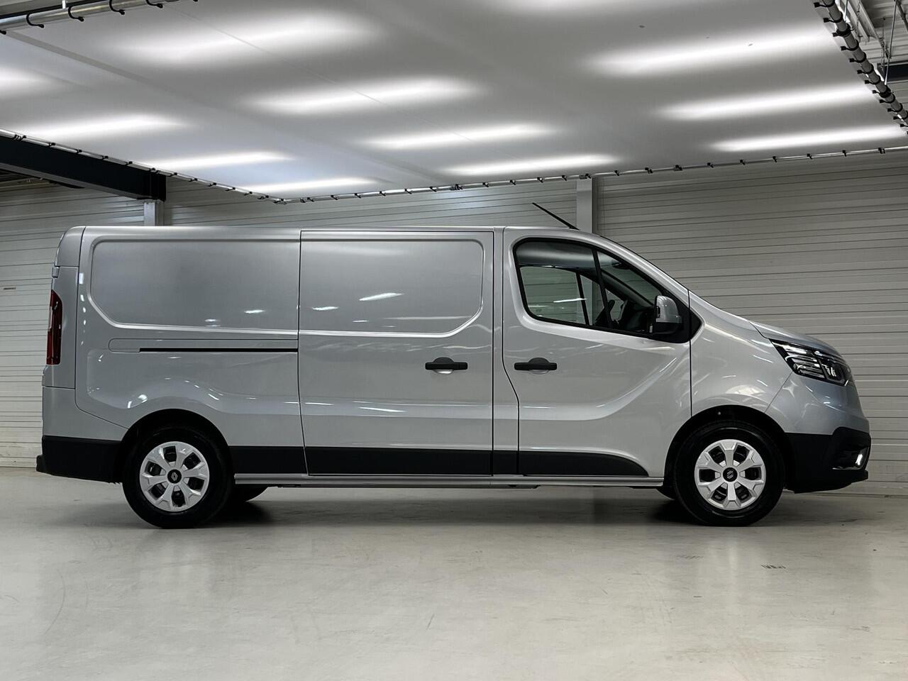Renault TRAFIC E-Tech T29 L2H1 Advance 52 kWh / 3 Zitplaatsen / Achteruitrijcamera / Parkeersensoren Voor & Achter / Uit Voorraad Leverbaar / Apple Carplay/Android Auto /