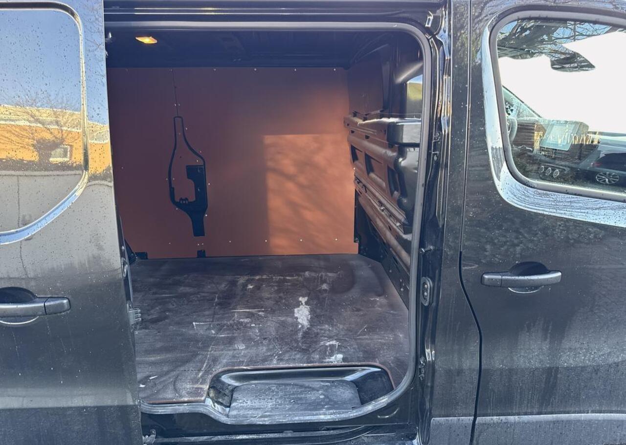 Renault TRAFIC 2.0 dCi 110 T30 L2H1 Work Edition - Demo / Reservewiel / Vierseizoenbanden / EASY LINK navigatiesysteem