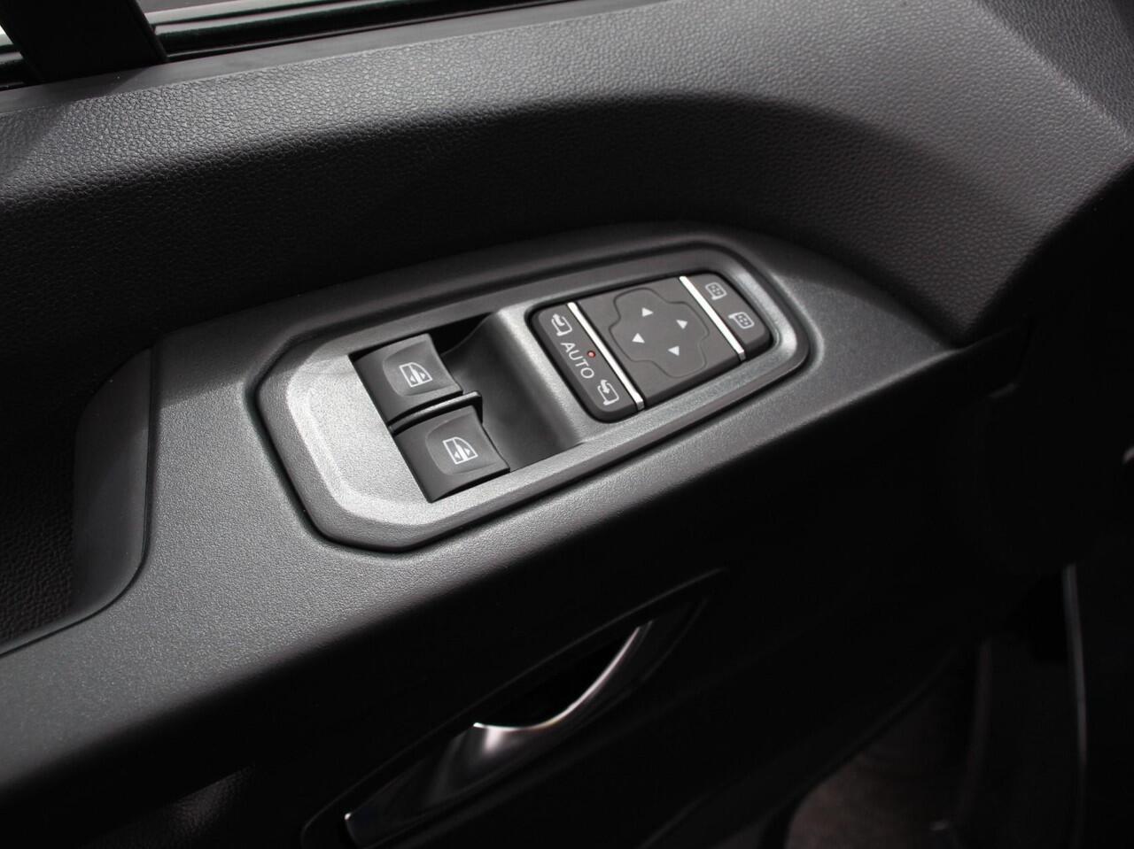 Renault TRAFIC 150PK T29 L2H1 Extra Dubbele Cabine Automaat Navigatie | Airco | Lichtmetalen velgen | Betimmering | Trekhaak | Camera | Parkeer sensoren | Dab