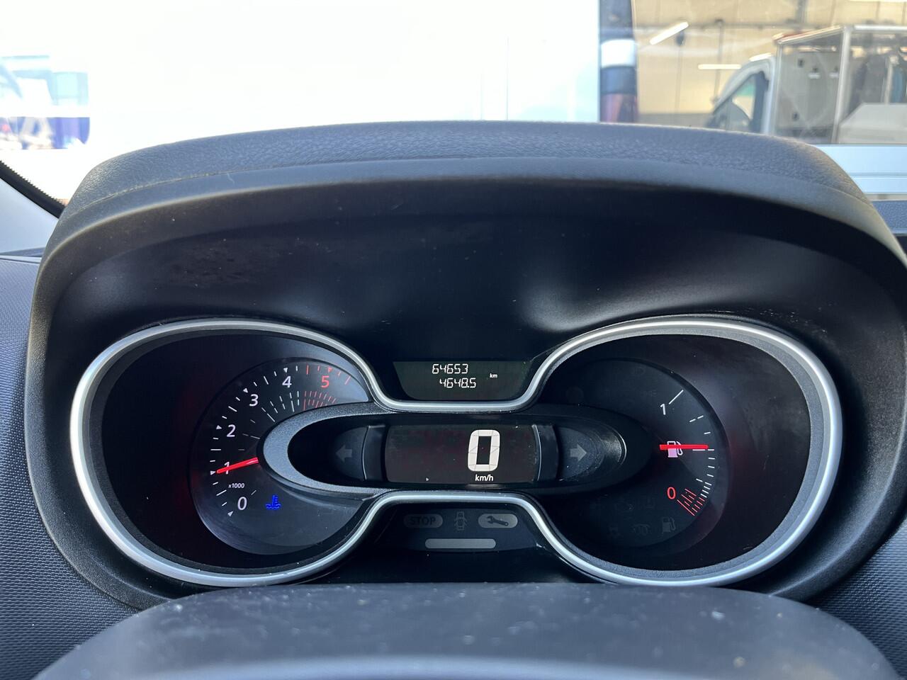 Renault TRAFIC 1.6 dCi 95 L1H1 2x Schuifdeur Kastinrichting Airco Cruise controle Kastinrichting 3-Persoons Telefoonverbinding Parkeersensoren achter Sitebars 1e eigenaar Euro 6 Dealer onderhouden