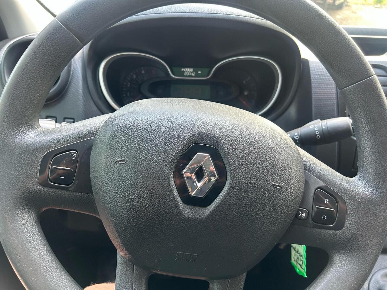 Renault TRAFIC 1.6 dCi 95 T27 L1H1 Comfort EU6 | Trekhaak | wegklapbare dakdragers | Airco | Navi |