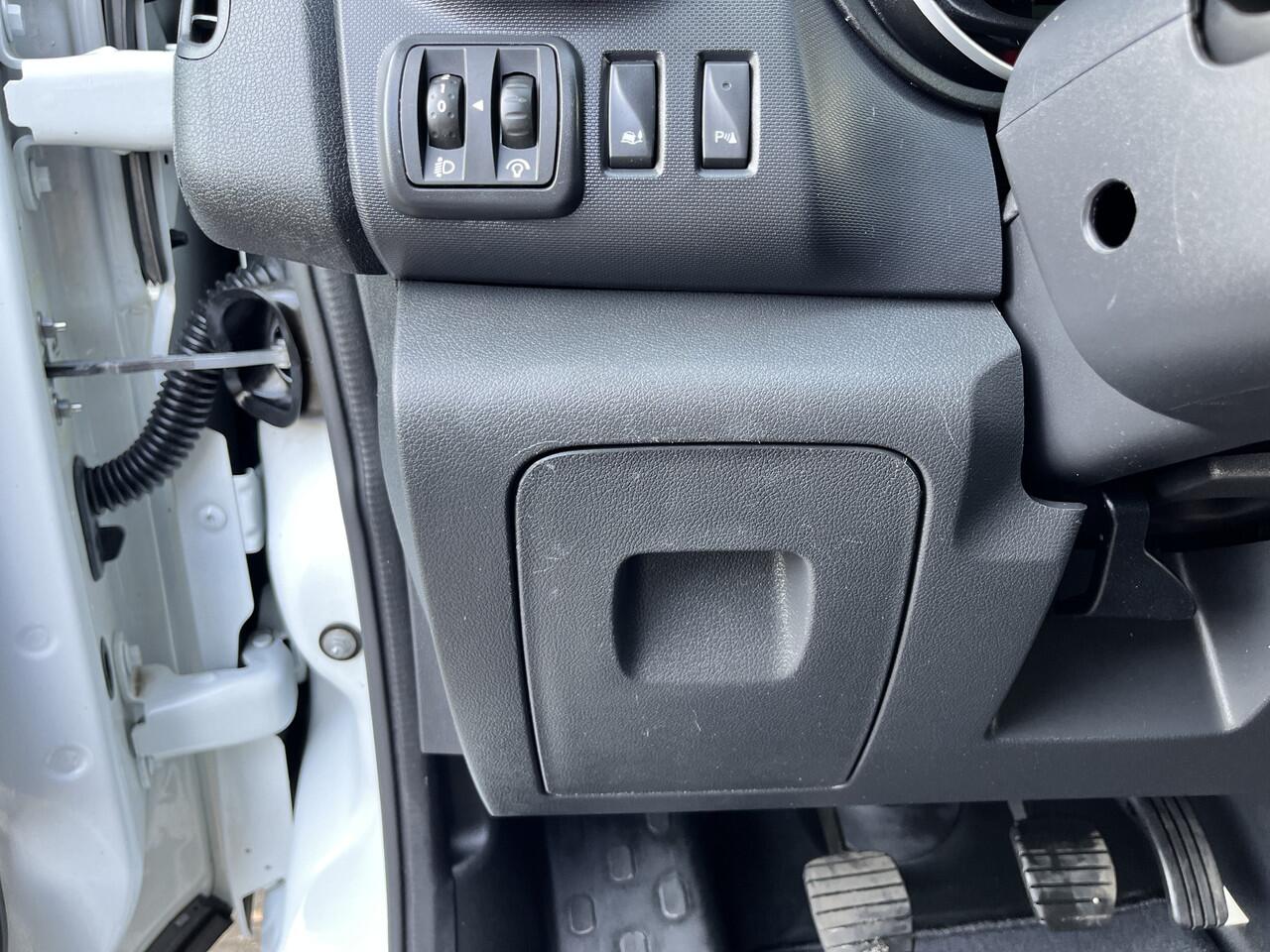 Renault TRAFIC 1.6 dCi L1H1 2x Schuifdeur Kastinrichting Airco Cruise controle Kastinrichting 3-Persoons Telefoonverbinding Parkeersensoren achter Sitebars 1e eigenaar Euro 6 Dealer onderhouden